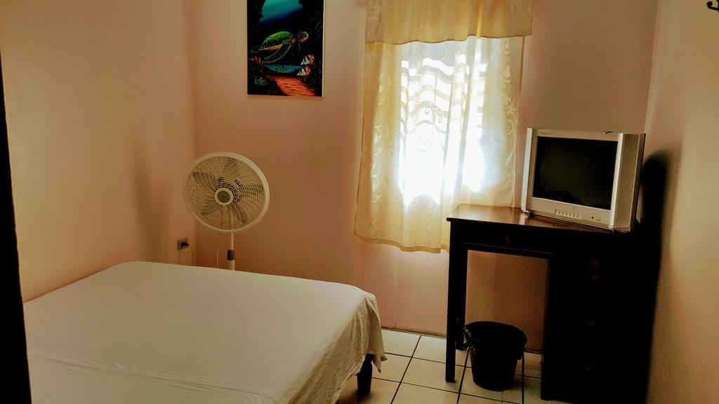 Sea Breeze Guest House เบลีซซิตี้ ภายนอก รูปภาพ