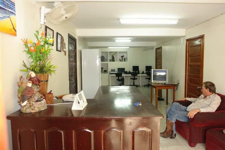 Sea Breeze Guest House เบลีซซิตี้ ภายนอก รูปภาพ